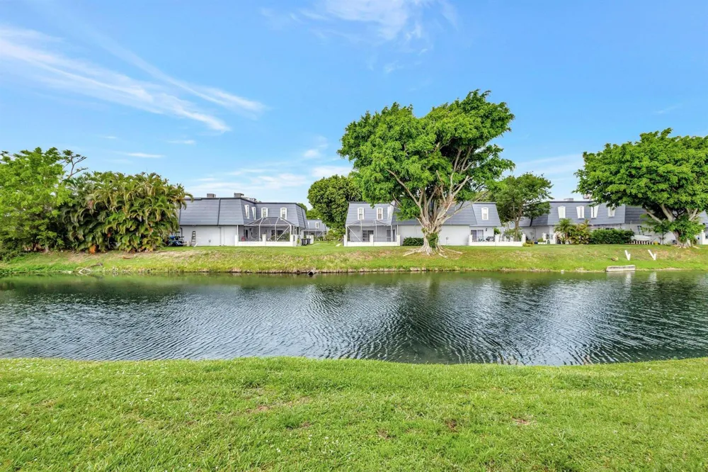 1586 Shaker Circle Wellington, FL 33414