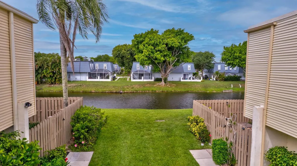 1586 Shaker Circle Wellington, FL 33414