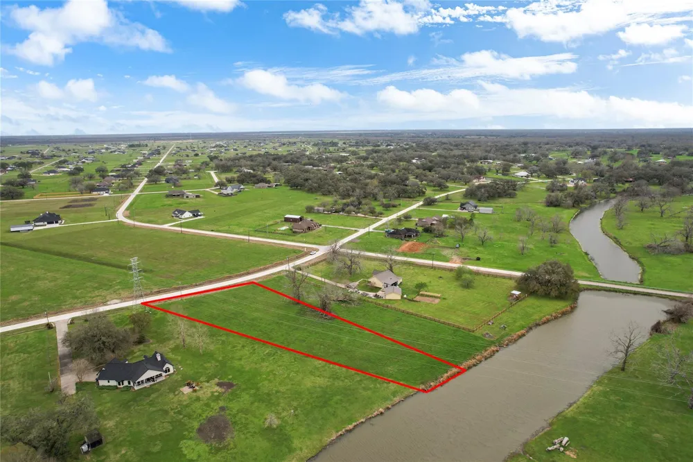 708 Winchester Trail Angleton, TX 77515