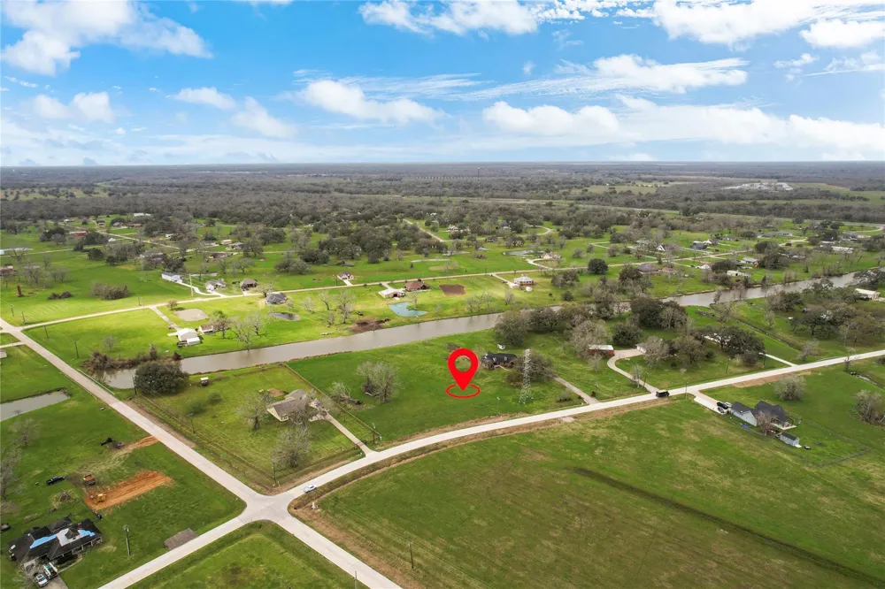 708 Winchester Trail Angleton, TX 77515