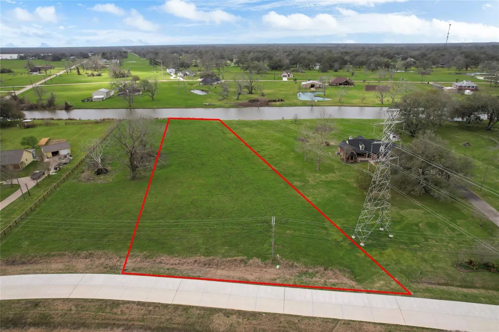 708 Winchester Trail Angleton, TX 77515