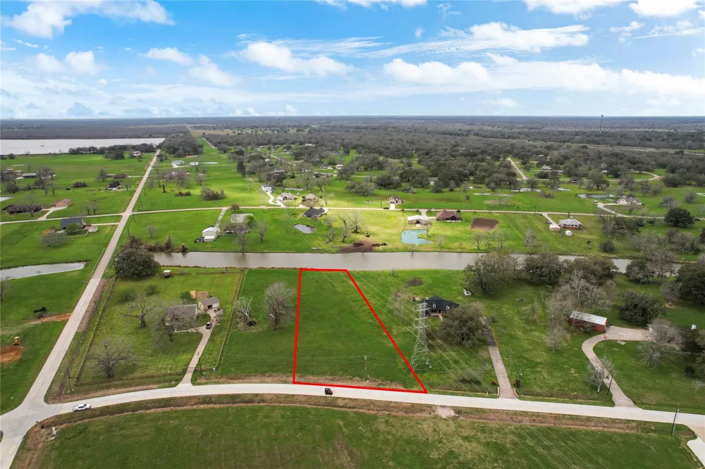 708 Winchester Trail Angleton, TX 77515