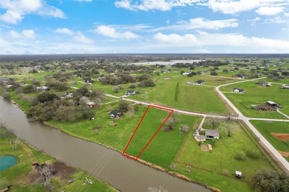 708 Winchester Trail Angleton, TX 77515