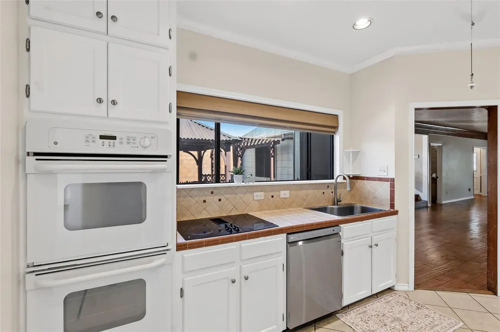 904 Bob White Street Bryan, TX 77802
