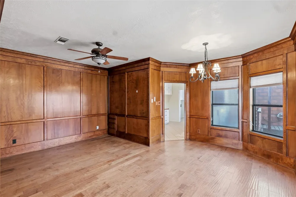 904 Bob White Street Bryan, TX 77802