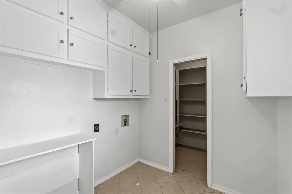 904 Bob White Street Bryan, TX 77802