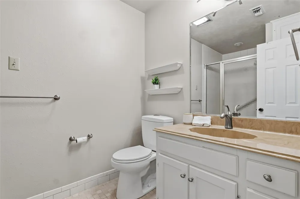 904 Bob White Street Bryan, TX 77802