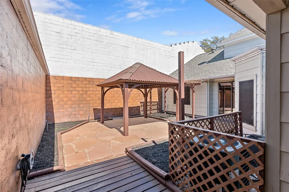 904 Bob White Street Bryan, TX 77802