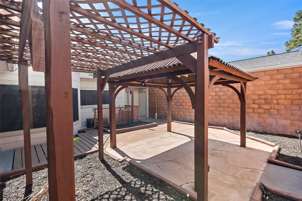 904 Bob White Street Bryan, TX 77802