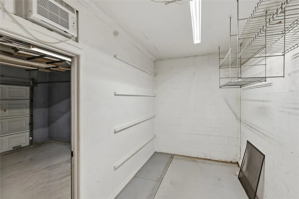 904 Bob White Street Bryan, TX 77802