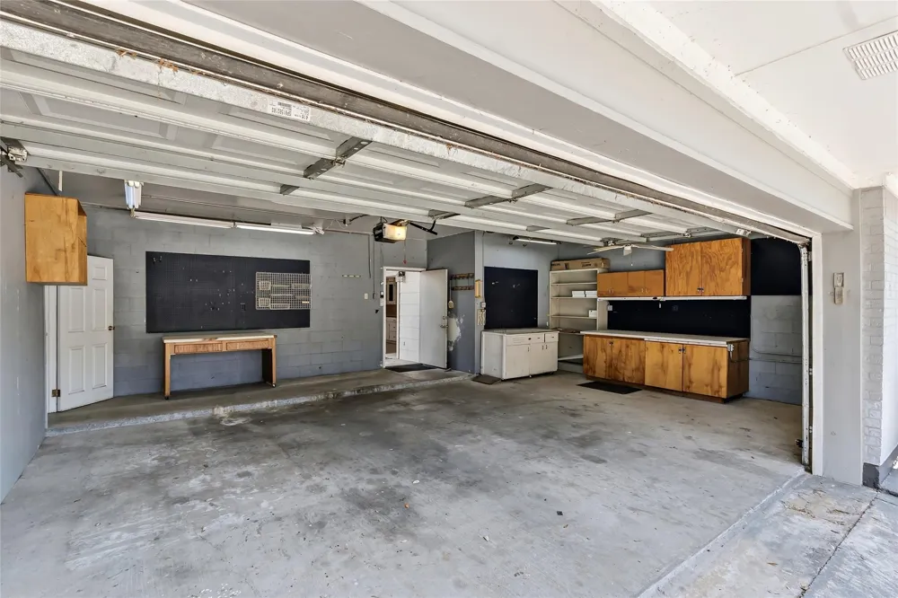904 Bob White Street Bryan, TX 77802