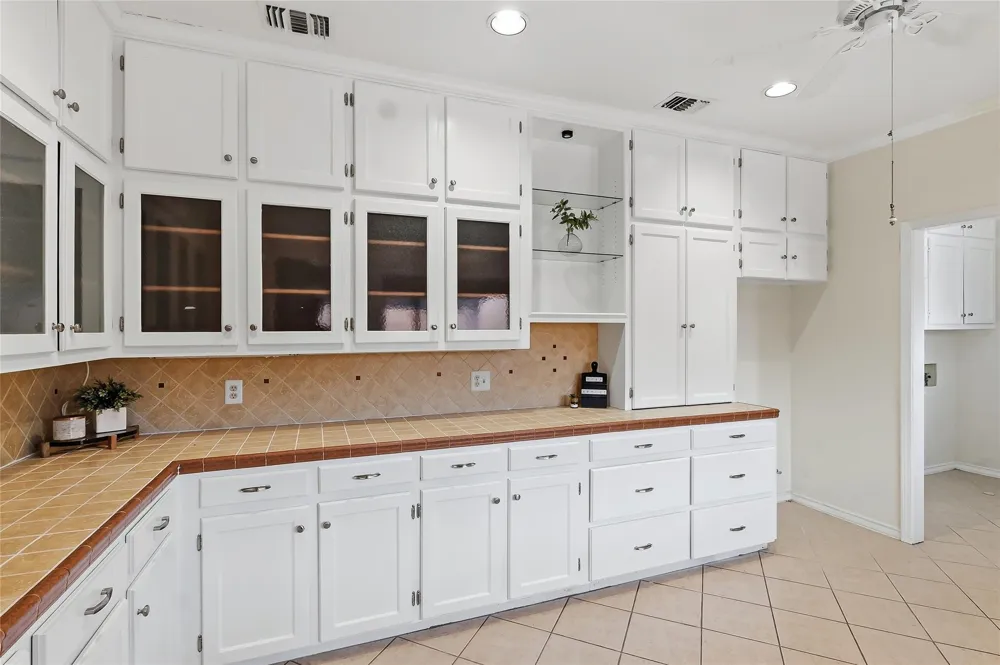 904 Bob White Street Bryan, TX 77802