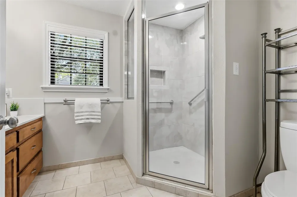 904 Bob White Street Bryan, TX 77802