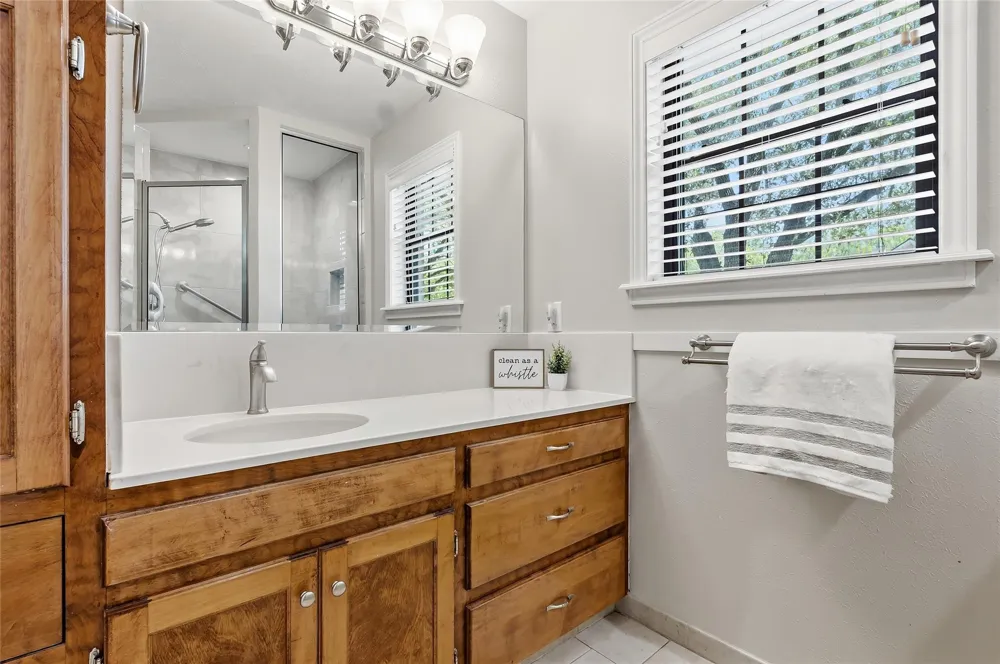 904 Bob White Street Bryan, TX 77802