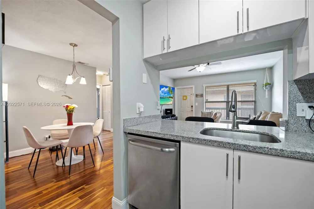 10049 Winding Lake Rd #202 Sunrise, FL 33351
