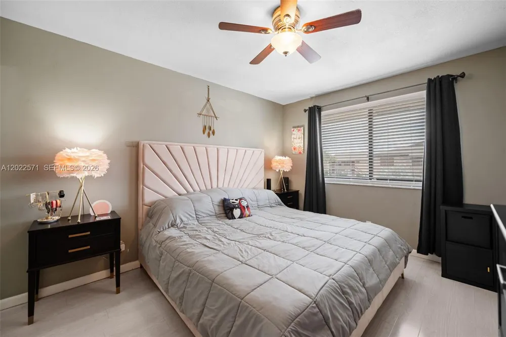 10049 Winding Lake Rd #202 Sunrise, FL 33351