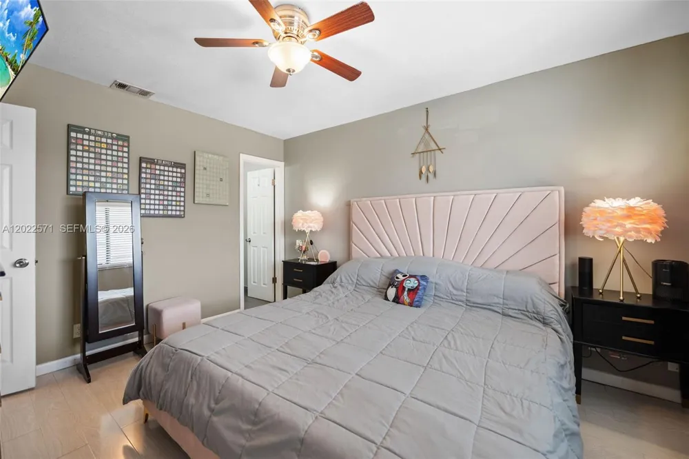 10049 Winding Lake Rd #202 Sunrise, FL 33351