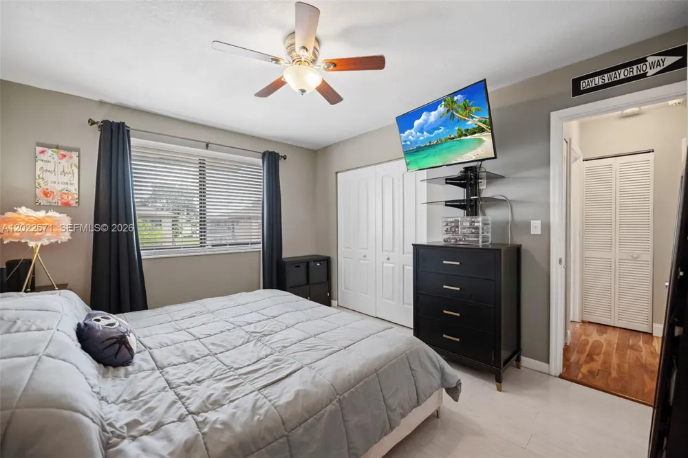 10049 Winding Lake Rd #202 Sunrise, FL 33351