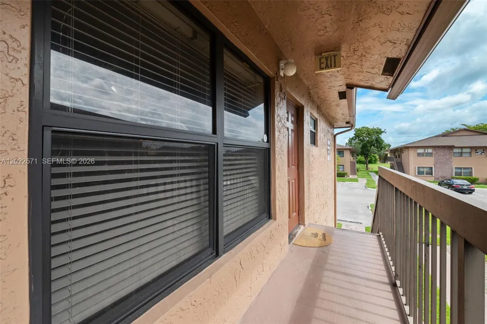 10049 Winding Lake Rd #202 Sunrise, FL 33351