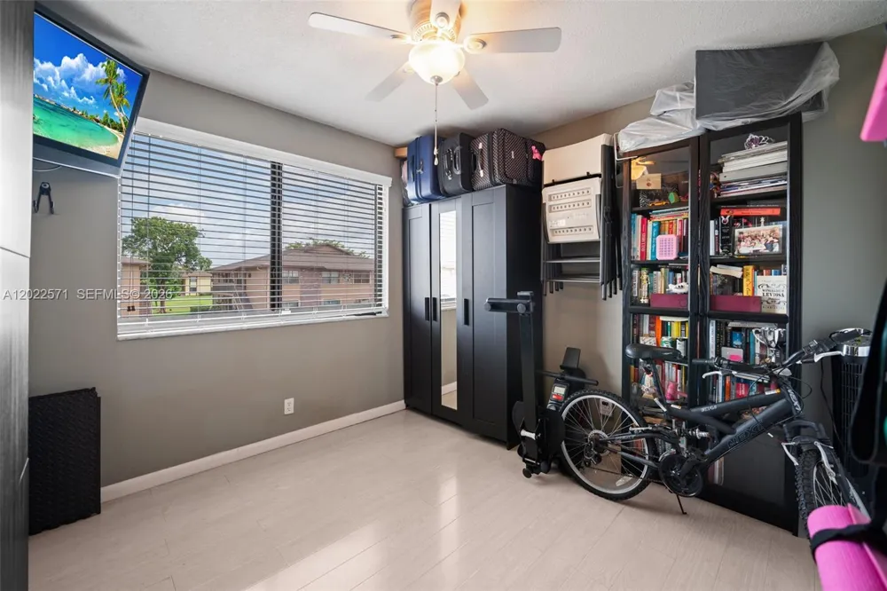 10049 Winding Lake Rd #202 Sunrise, FL 33351
