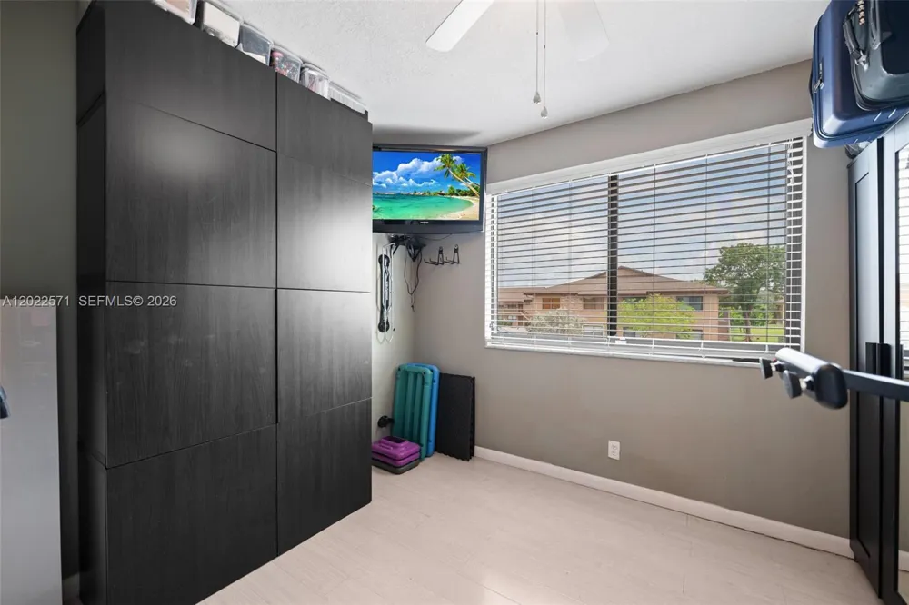 10049 Winding Lake Rd #202 Sunrise, FL 33351