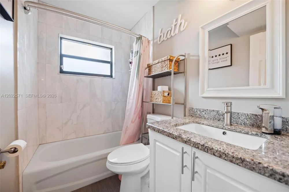 10049 Winding Lake Rd #202 Sunrise, FL 33351