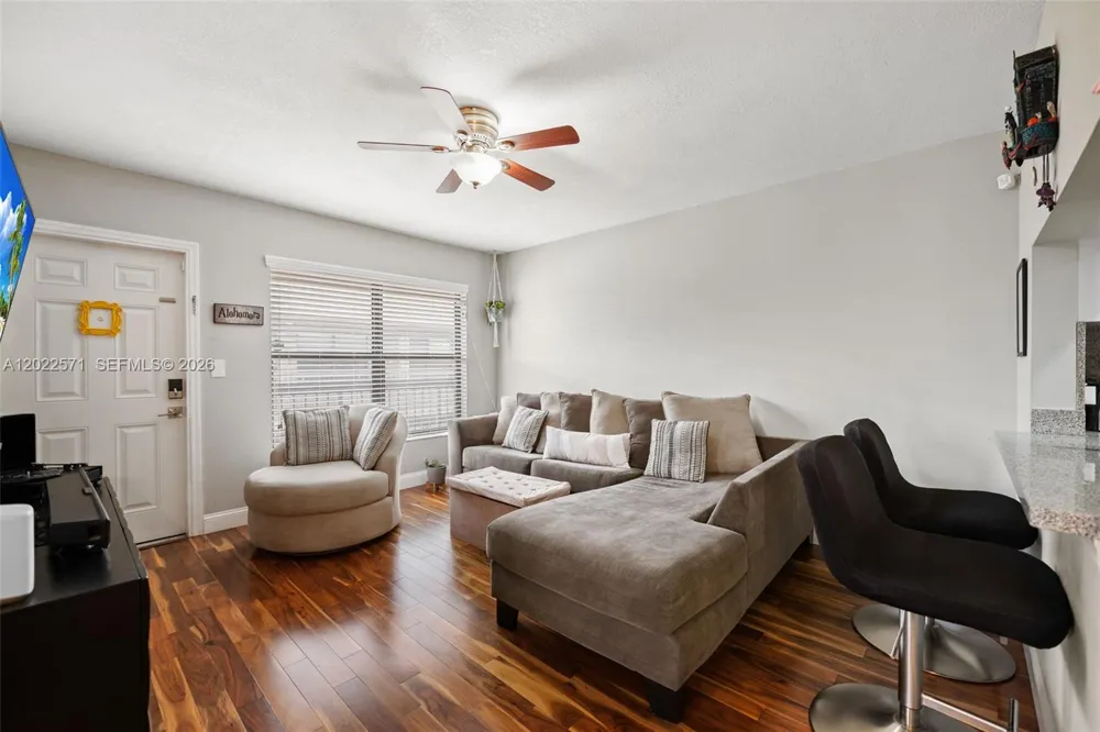 10049 Winding Lake Rd #202 Sunrise, FL 33351