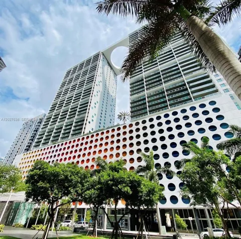 500 Brickell Ave #3910