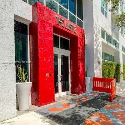 133 NE 2nd Ave #913