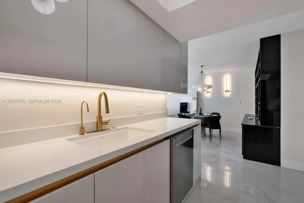 90 Alton Rd #2207 Miami Beach, FL 33139