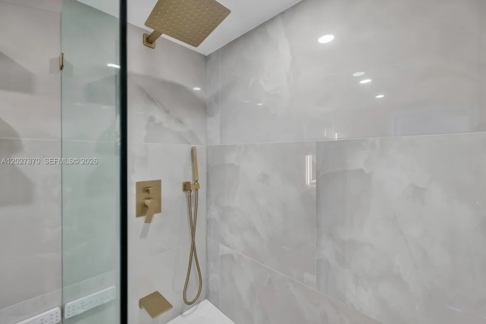 90 Alton Rd #2207 Miami Beach, FL 33139