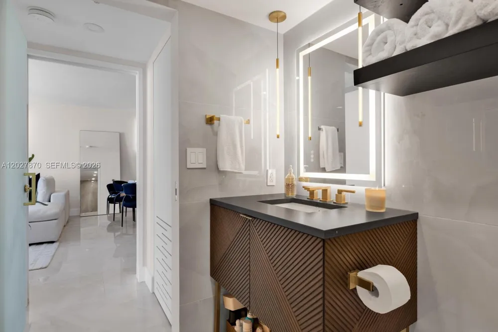 90 Alton Rd #2207 Miami Beach, FL 33139