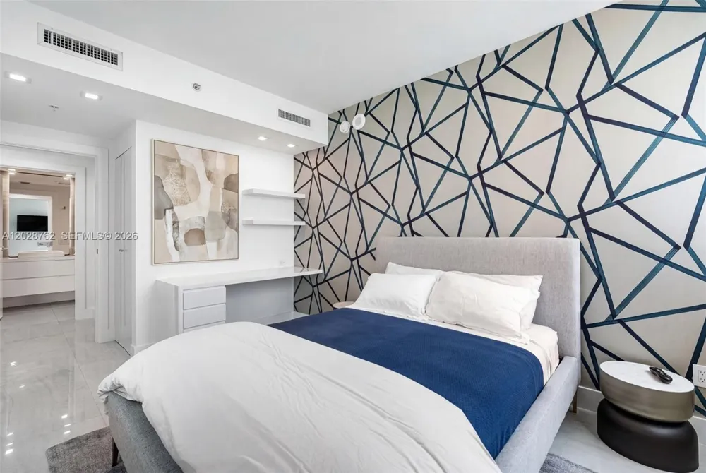 3801 Collins Ave #703 Miami Beach, FL 33140