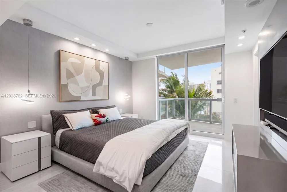 3801 Collins Ave #703 Miami Beach, FL 33140