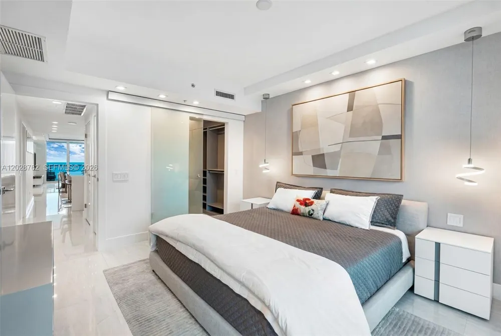 3801 Collins Ave #703 Miami Beach, FL 33140