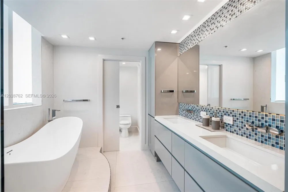 3801 Collins Ave #703 Miami Beach, FL 33140