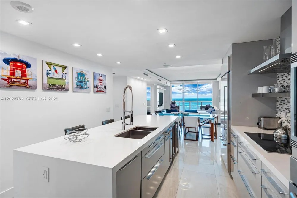 3801 Collins Ave #703 Miami Beach, FL 33140