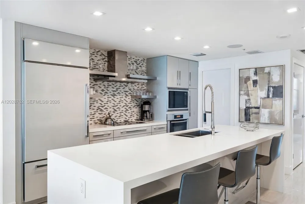 3801 Collins Ave #703 Miami Beach, FL 33140