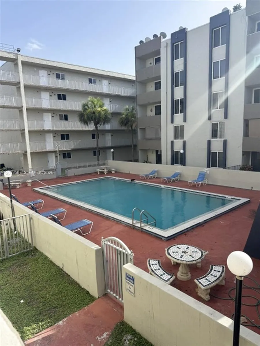 10000 NW 80th Ct #2249 Hialeah Gardens, FL 33016