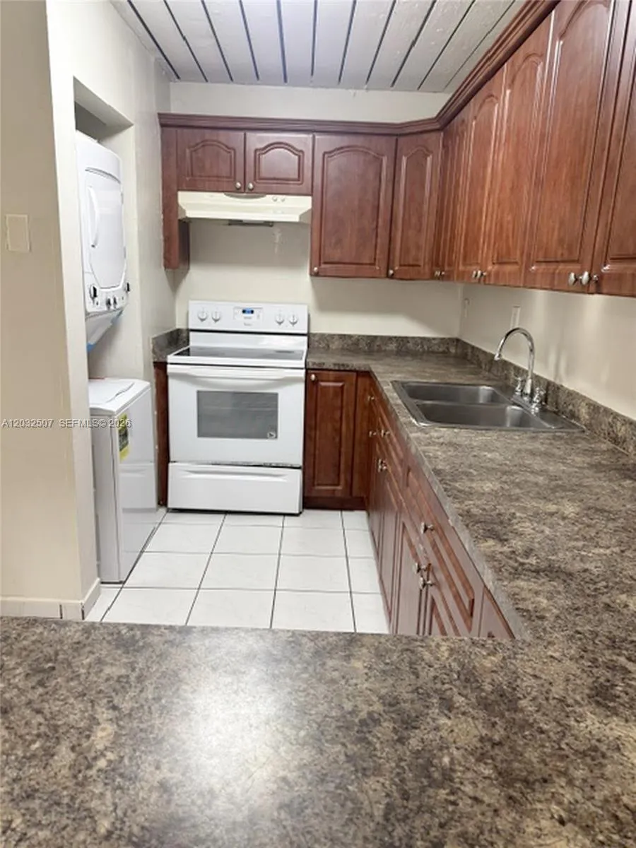 10000 NW 80th Ct #2249 Hialeah Gardens, FL 33016