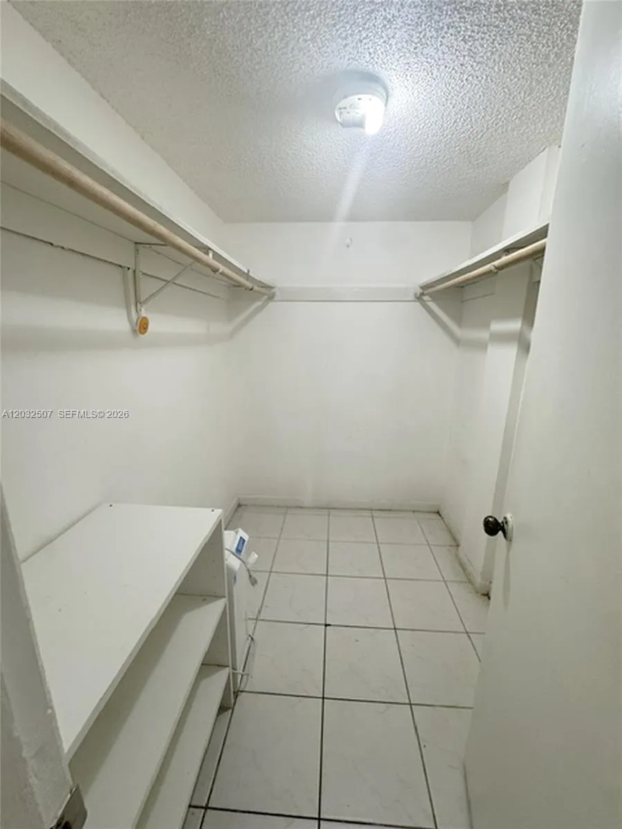 10000 NW 80th Ct #2249 Hialeah Gardens, FL 33016