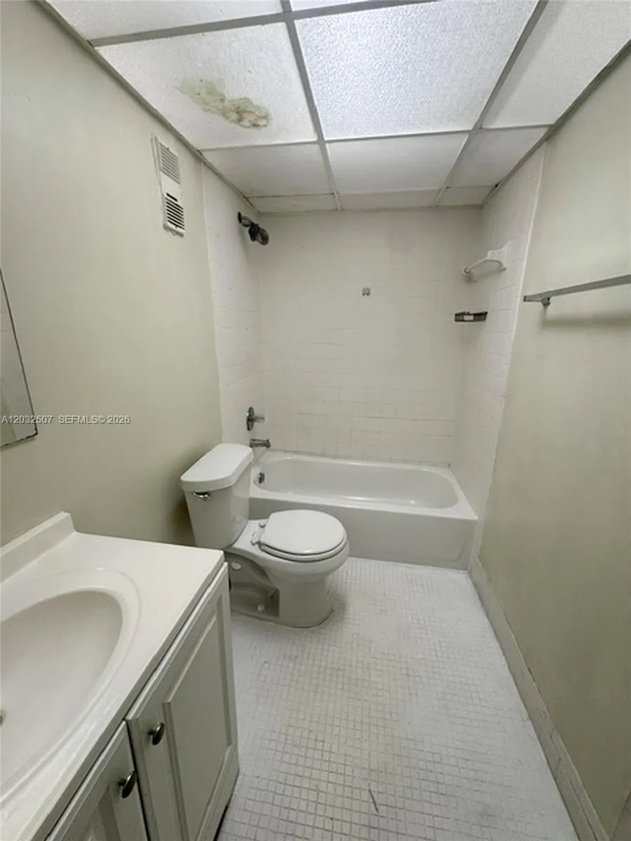 10000 NW 80th Ct #2249 Hialeah Gardens, FL 33016