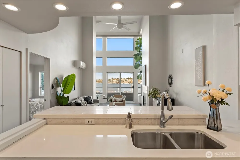 2400 8th Avenue #1S Seattle, WA 98109