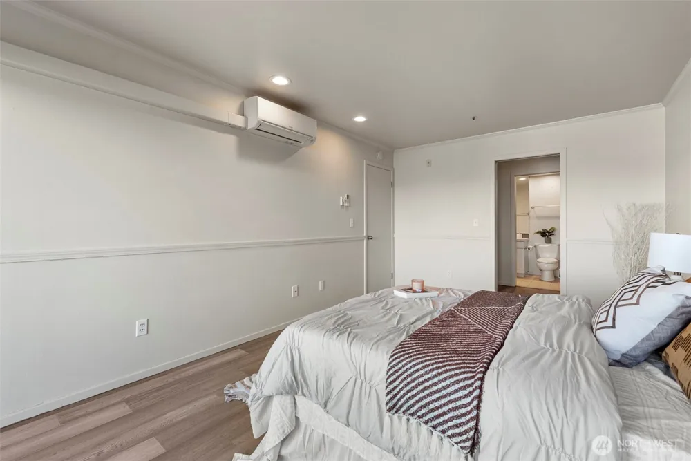 2400 8th Avenue #1S Seattle, WA 98109