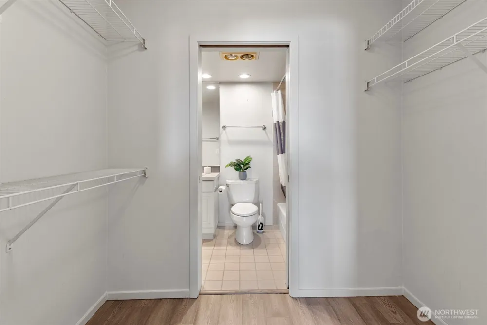 2400 8th Avenue #1S Seattle, WA 98109