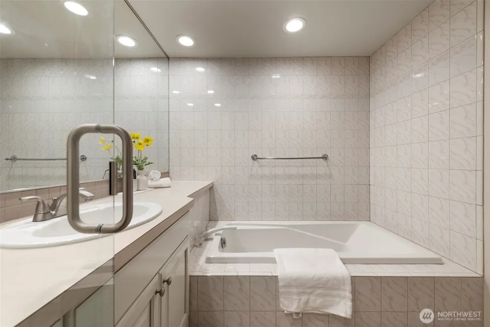 2400 8th Avenue #1S Seattle, WA 98109