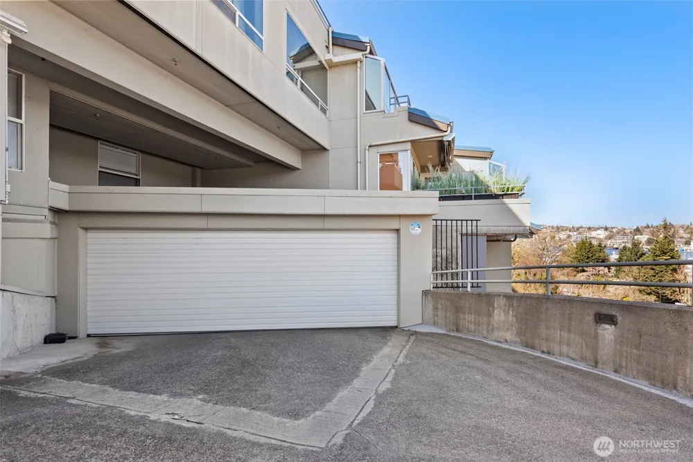 2400 8th Avenue #1S Seattle, WA 98109