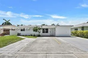 814 NE 4th St Hallandale Beach, FL 33009