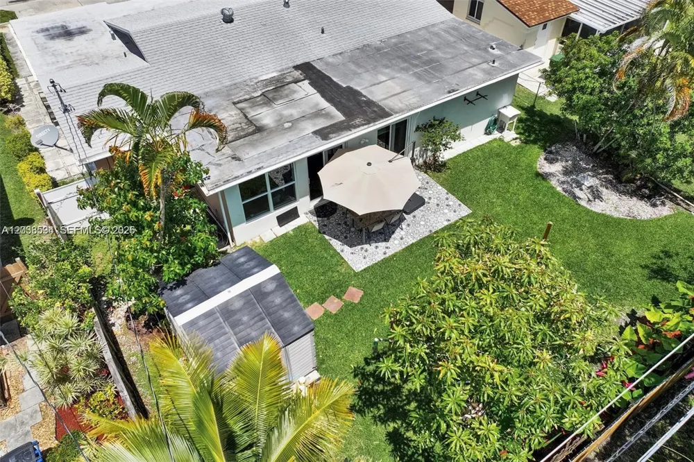 814 NE 4th St Hallandale Beach, FL 33009
