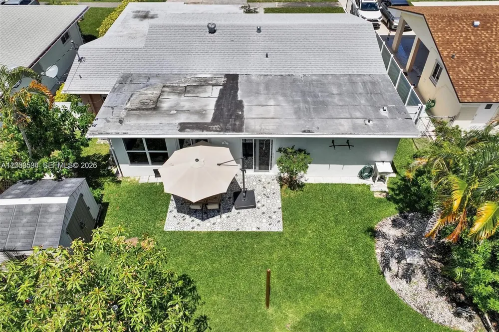 814 NE 4th St Hallandale Beach, FL 33009